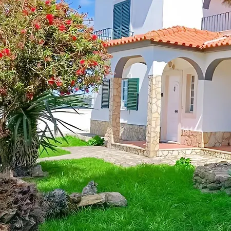 Quarto em Acomodações Particulares Great For Families In Lourinhã-double Rooms-private Baths-free Parking&extra Bed Lourinhã