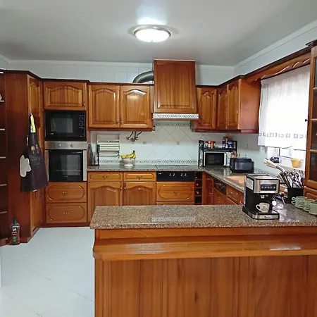 Great For Families In Lourinha-double Rooms-private Baths-free Parking & Extra Bed Ubytování v soukromí Lourinhã