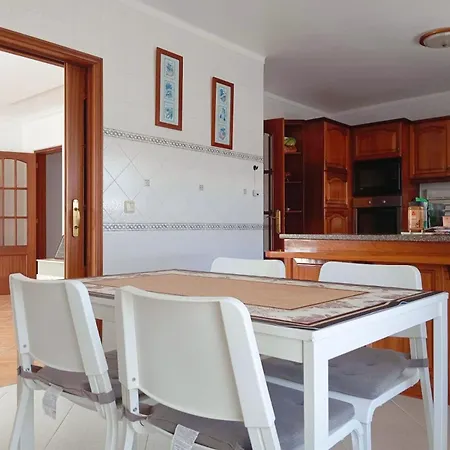 Great For Families In Lourinha-double Rooms-private Baths-free Parking & Extra Bed Ubytování v soukromí