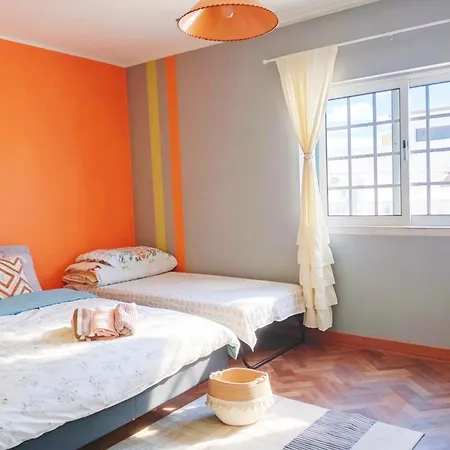 Great For Families In Lourinha-double Rooms-private Baths-free Parking & Extra Bed Ubytování v soukromí Lourinhã