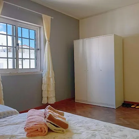 Great For Families In Lourinhã-double Rooms-private Baths-free Parking&extra Bed * Lourinhã
