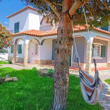 Great For Families In Lourinha-double Rooms-private Baths-free Parking & Extra Bed Ubytování v soukromí *