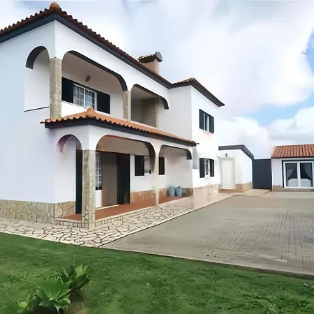 Great For Families In Lourinhã-double Rooms-private Baths-free Parking&extra Bed Lourinhã